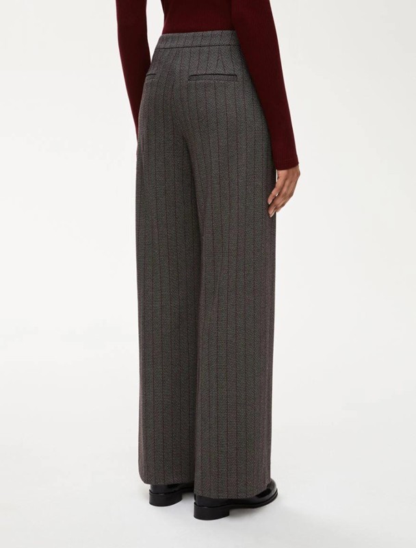 Pantalone palazzo gessato e spigato