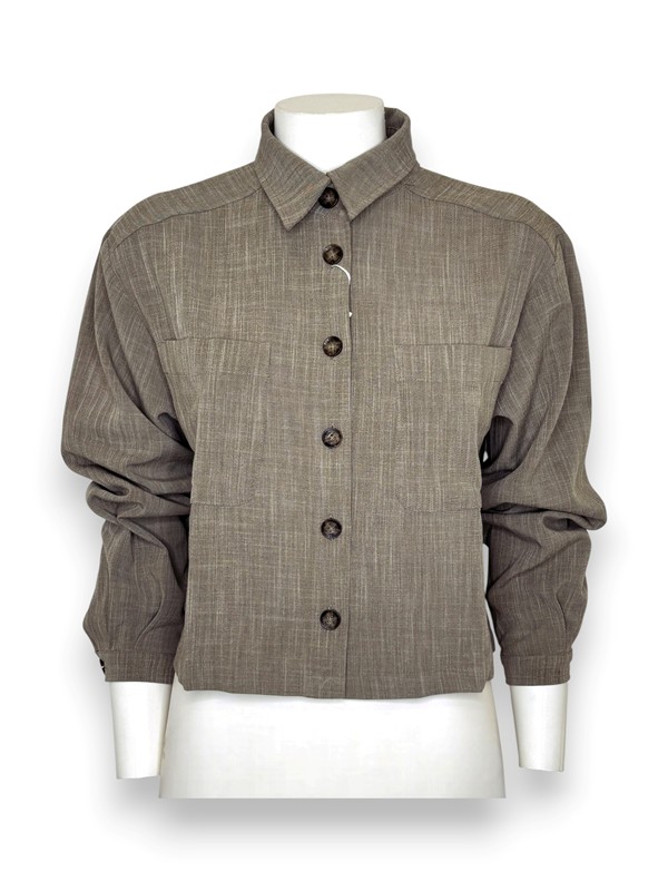 Camicia cropped over grisaglia