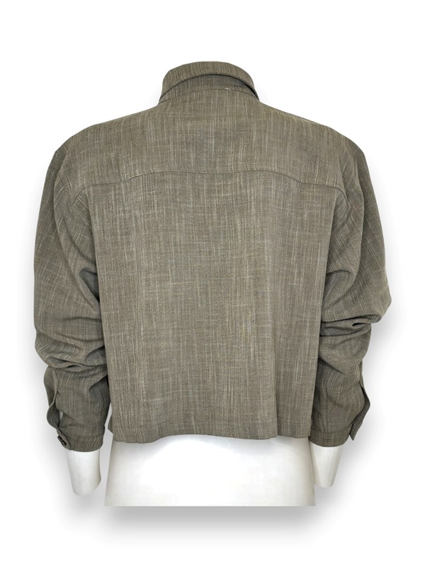 Camicia cropped over grisaglia